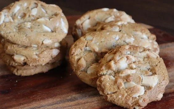 white chocolate macadamian nut Cookies